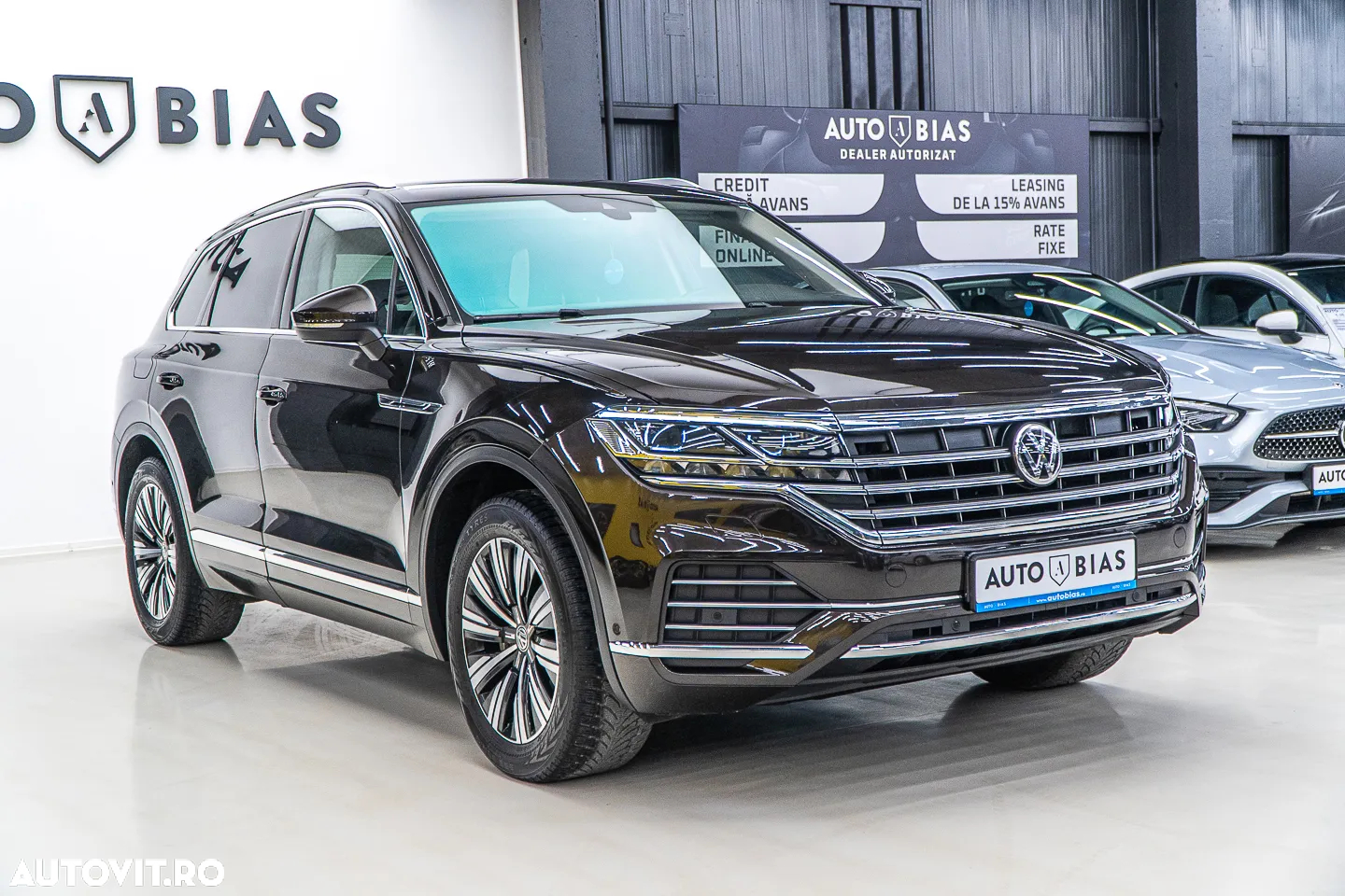 Volkswagen Touareg V6 TDI 4MOTION Elegance - 4
