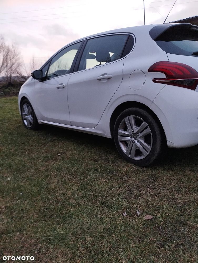 Peugeot 208 - 6