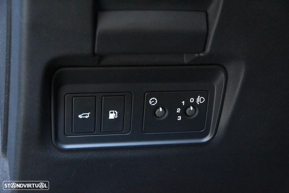 Land Rover Discovery Sport 1.5 I3 P300e AWD SE - 12