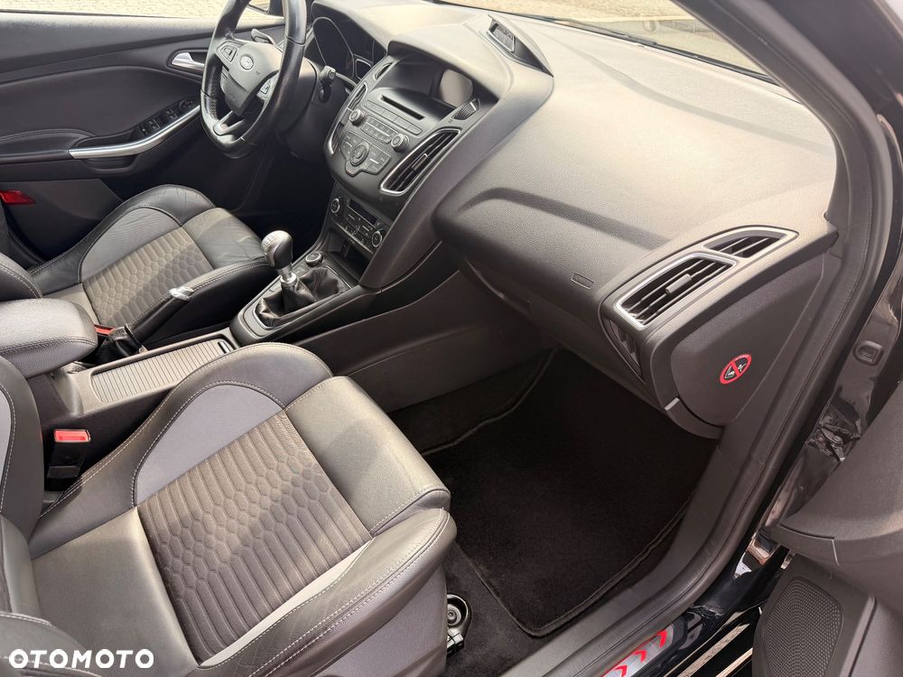 Ford Focus ST - 12