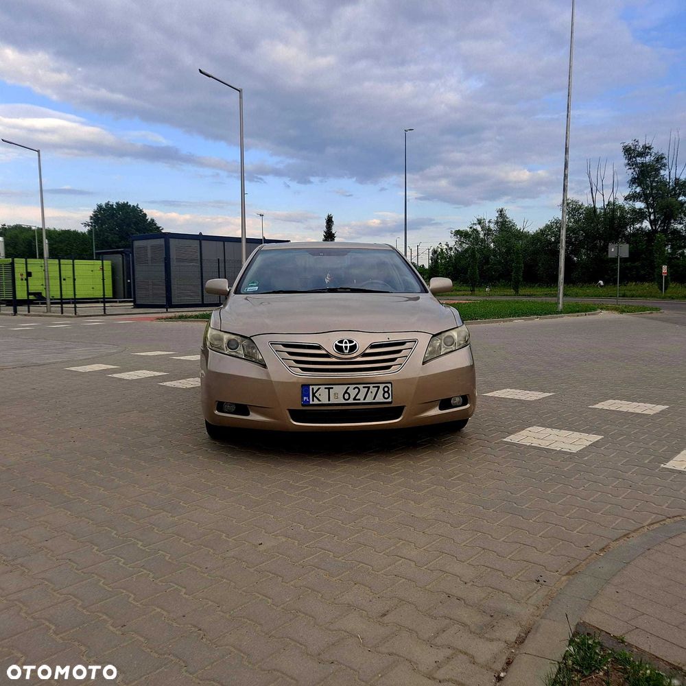 Toyota Camry - 5