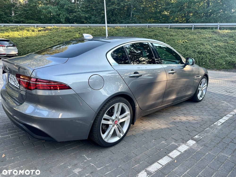 Jaguar XE 2.0 D180 R-Dynamic S - 13