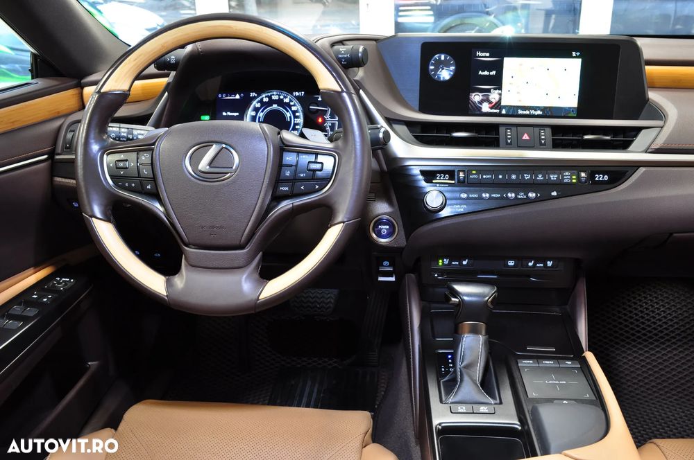 Lexus Seria ES 300h 2.5 TNGA HV 25H- 4X2 CVT Luxury Tech - 13
