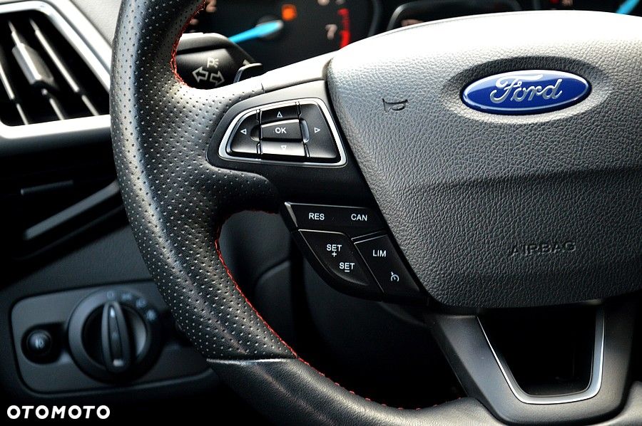 Ford Kuga 1.5 EcoBoost 2x4 ST-Line - 28