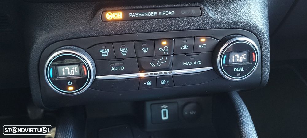 Ford Focus 1.0 EcoBoost Active X - 31