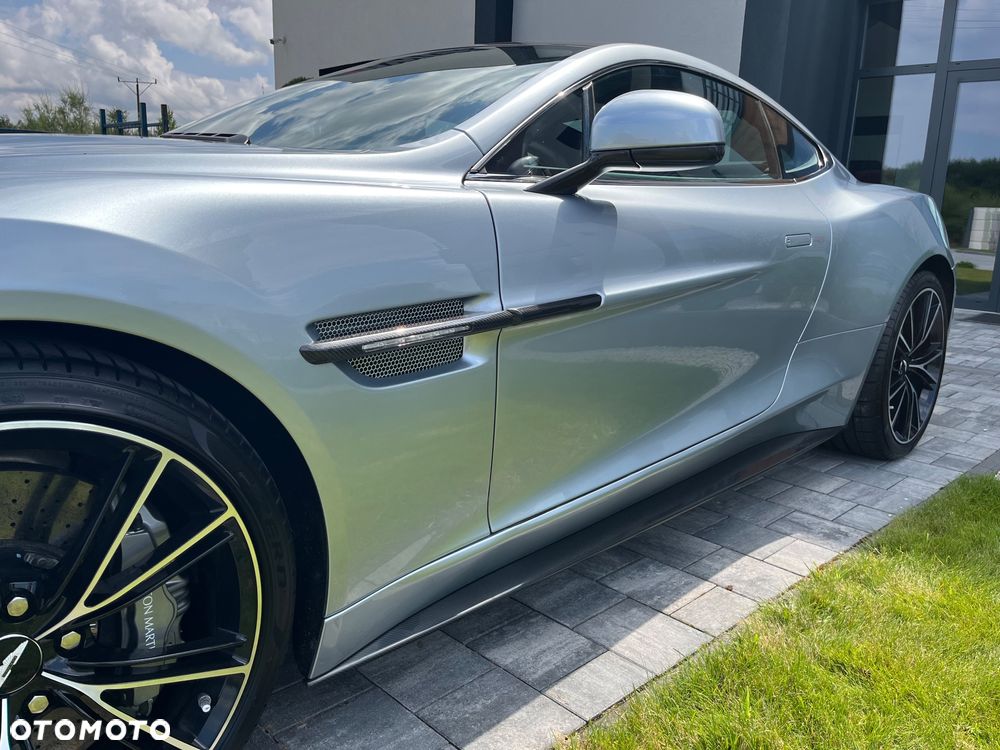 Aston Martin Vanquish - 13