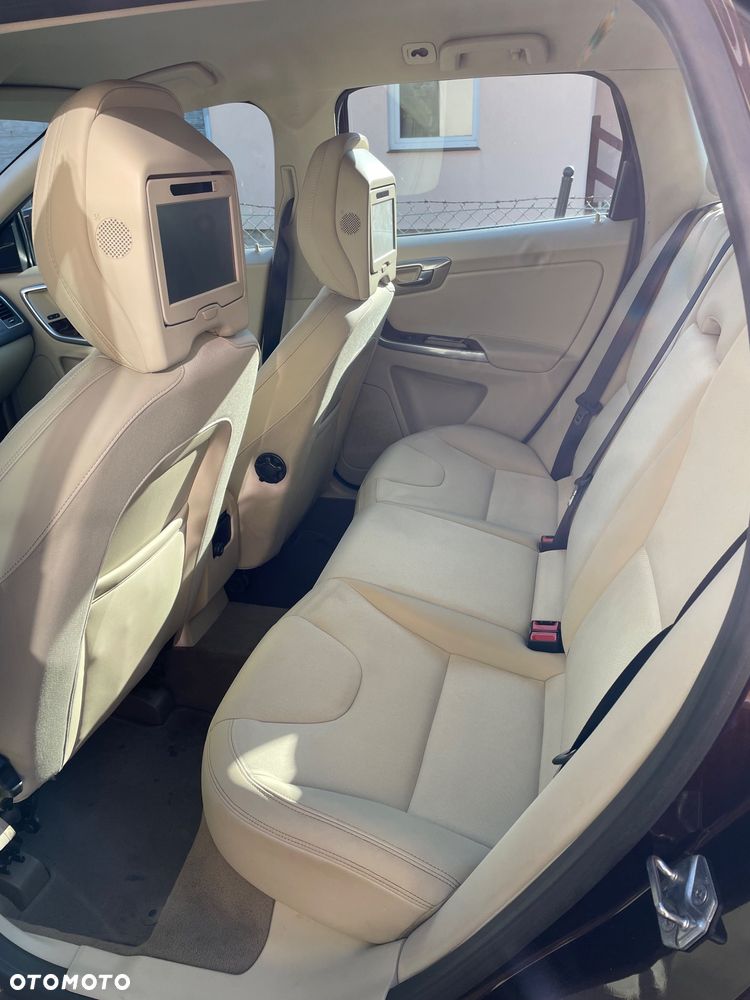 Volvo XC 60 D4 AWD Momentum - 4