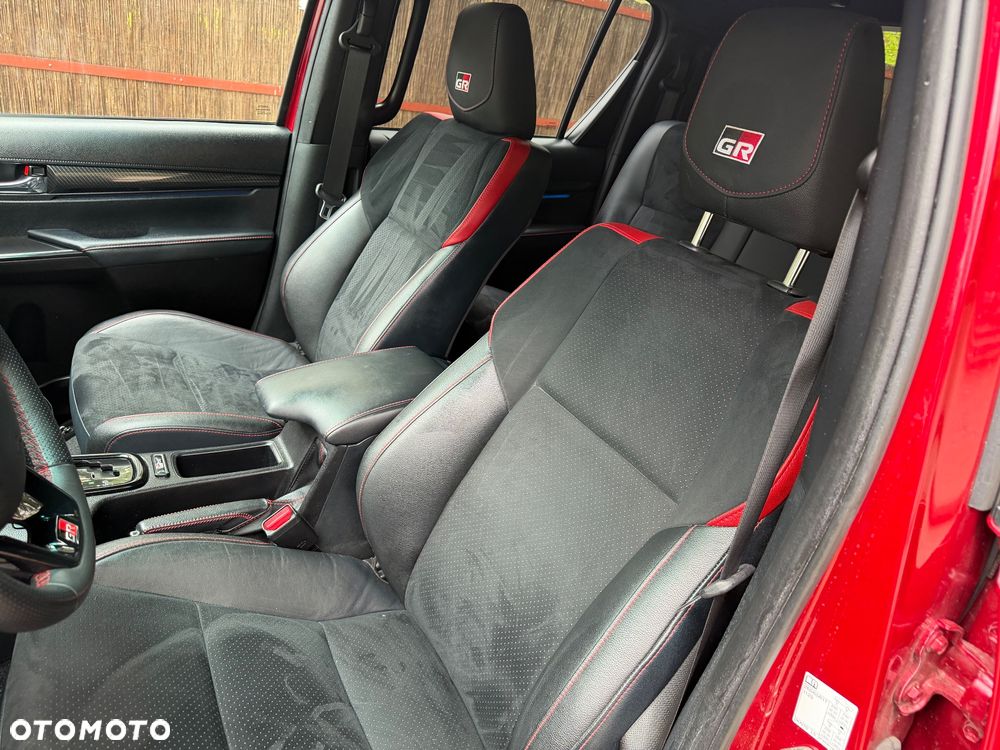 Toyota Hilux 2.8 D-4D Double Cab GR Sport 4x4 - 11