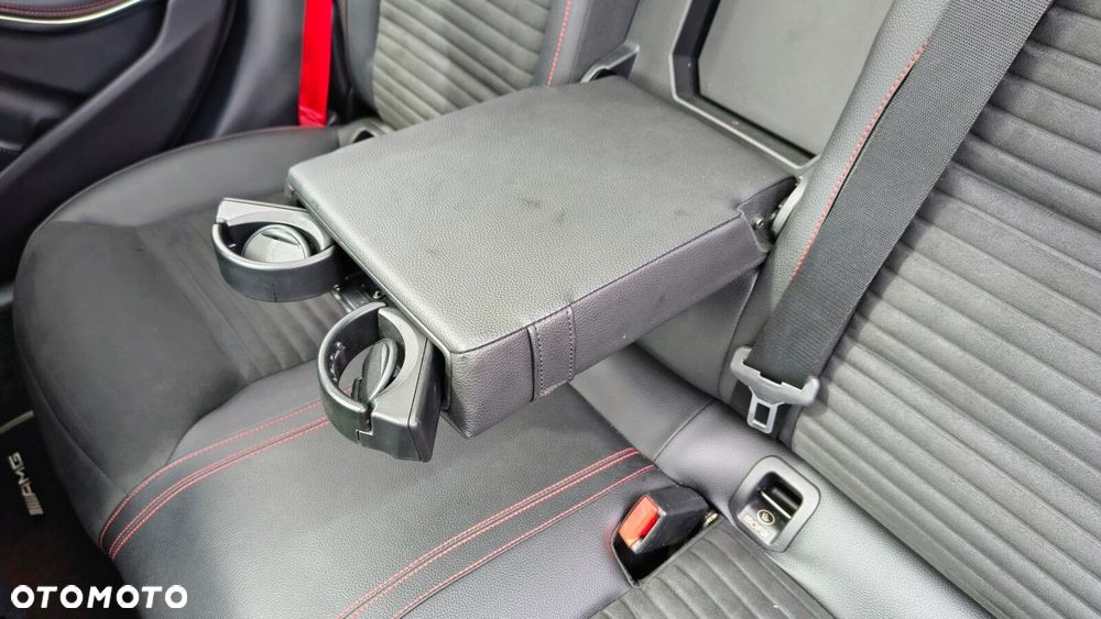 Mercedes-Benz GLA - 32
