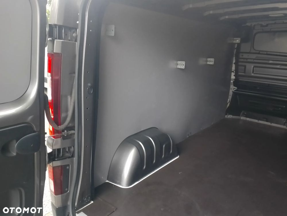 Nissan NV300 - 32