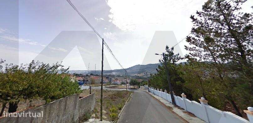 Lote de Terreno com Obra de Moradia Iniciada em Moninhos na Zona de Lo - Grande imagem: 3/11