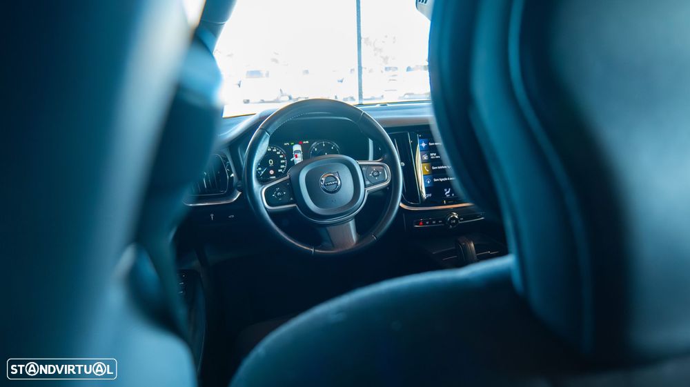 Volvo V60 2.0 D4 Momentum Geartronic - 21