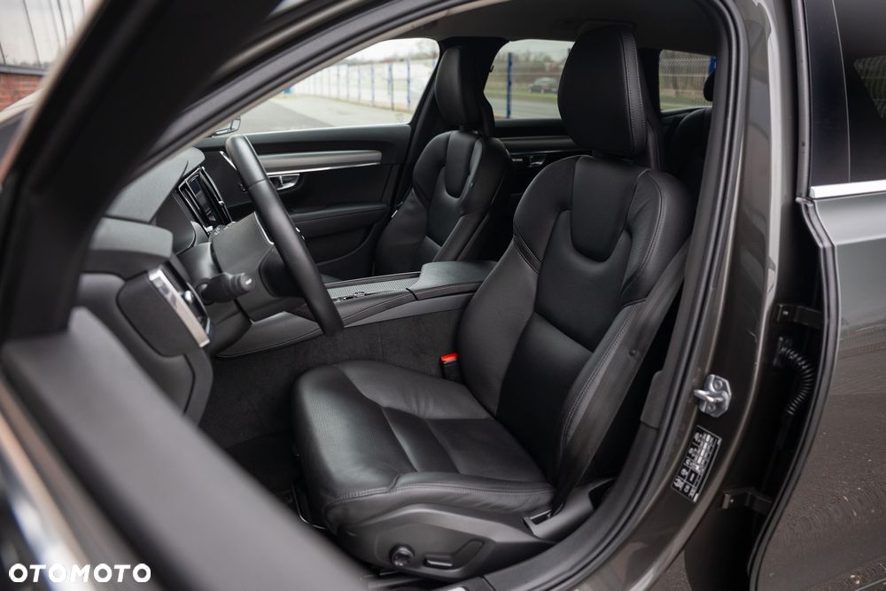 Volvo V90 D3 Geartronic Momentum Pro - 24