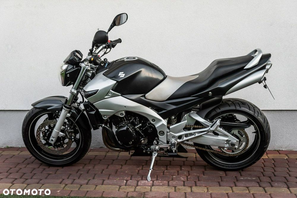 Suzuki GSR - 5