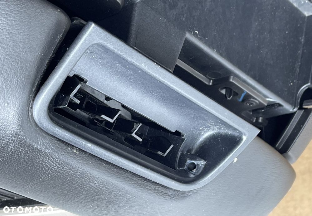 P8 GMC YUKON XL DENALI IV 2015 - PODŁOKIETNIK TUNEL 84584364 - 5