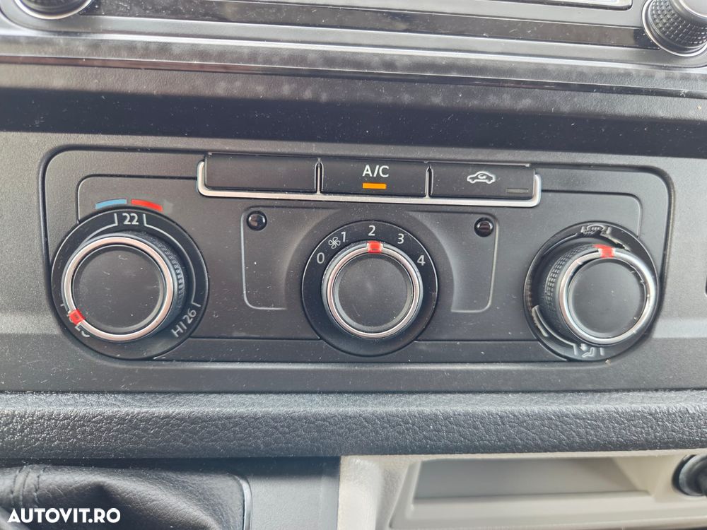 Volkswagen Transporter Business Line 204CP - 29