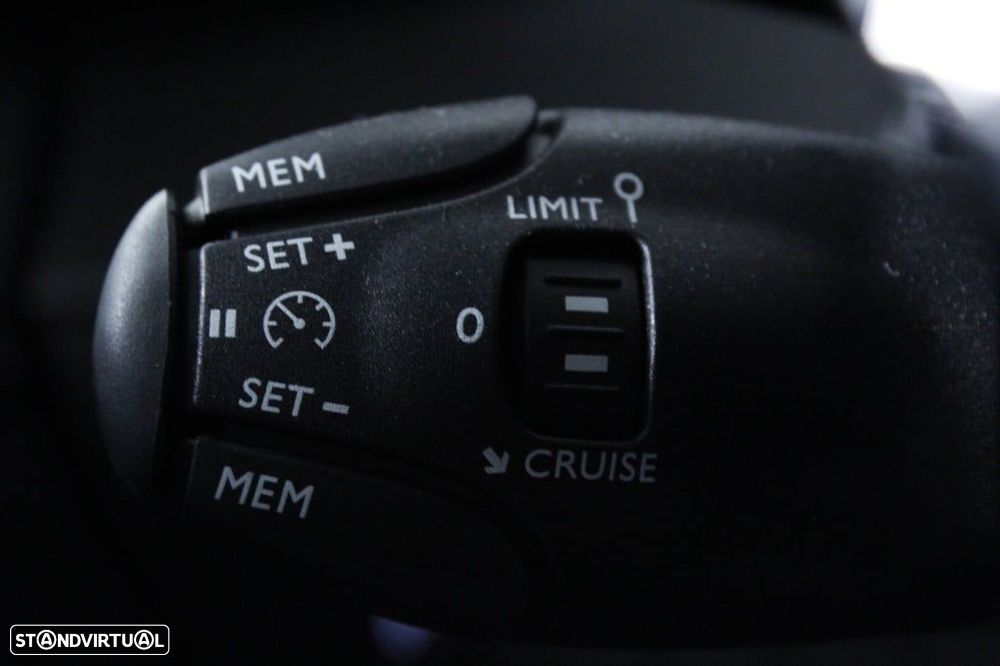 Peugeot 208 1.2 Hybrid Allure e-DCS6 - 27