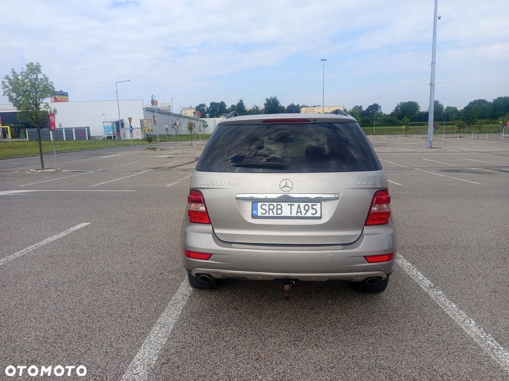 Mercedes-Benz ML 300 CDI BlueEff 4-Matic - 2