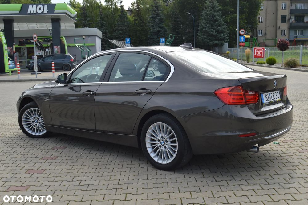 BMW Seria 3 318d Luxury Line - 18