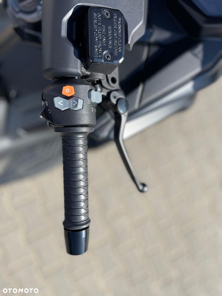 Kymco AK 550 - 7