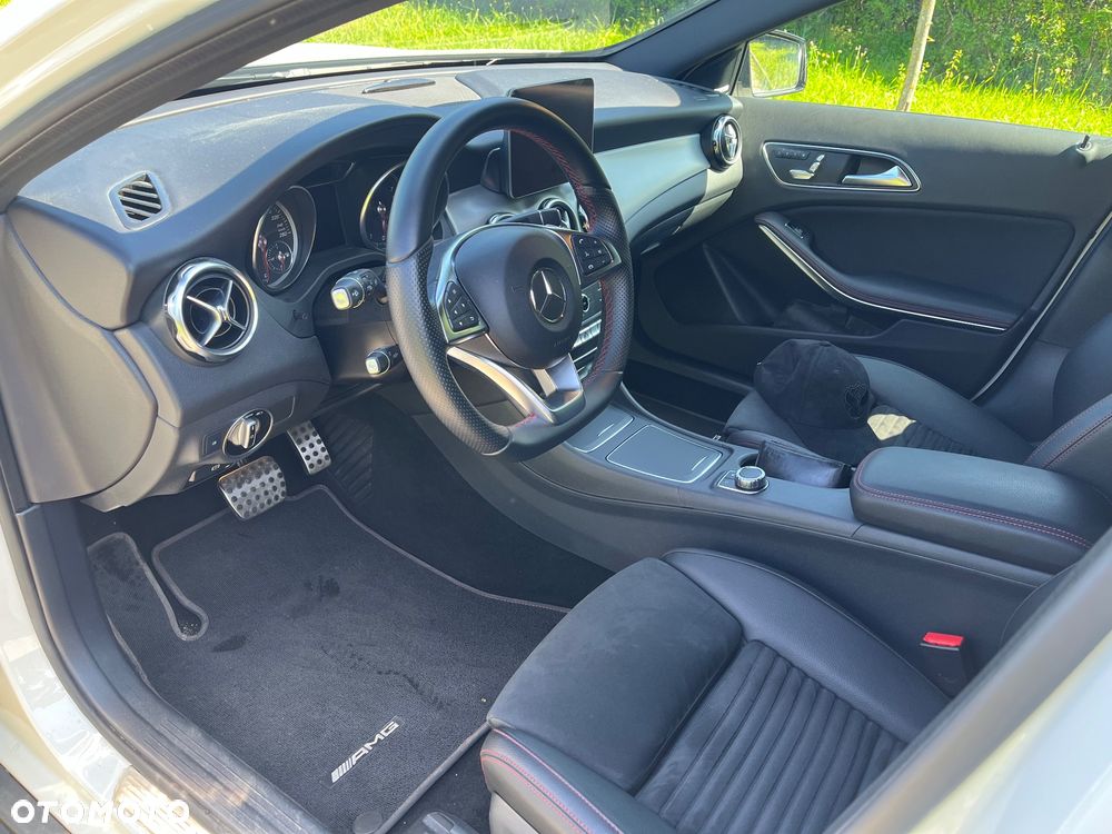 Mercedes-Benz GLA 200 7G-DCT AMG Line - 17