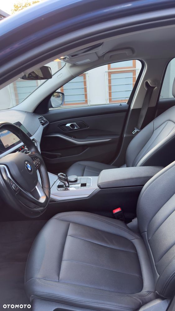 BMW Seria 3 318i - 18