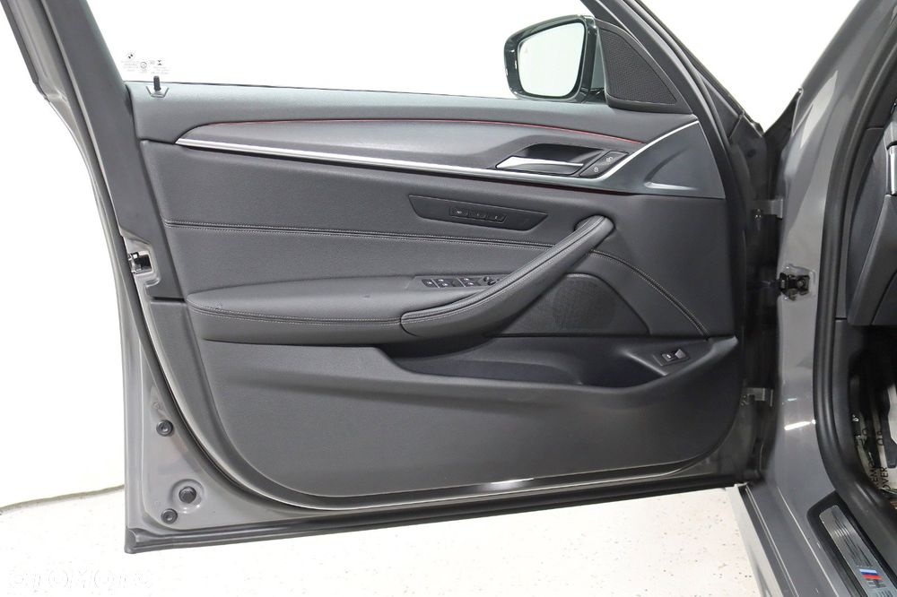 BMW Seria 5 530i xDrive M Sport Edition - 30
