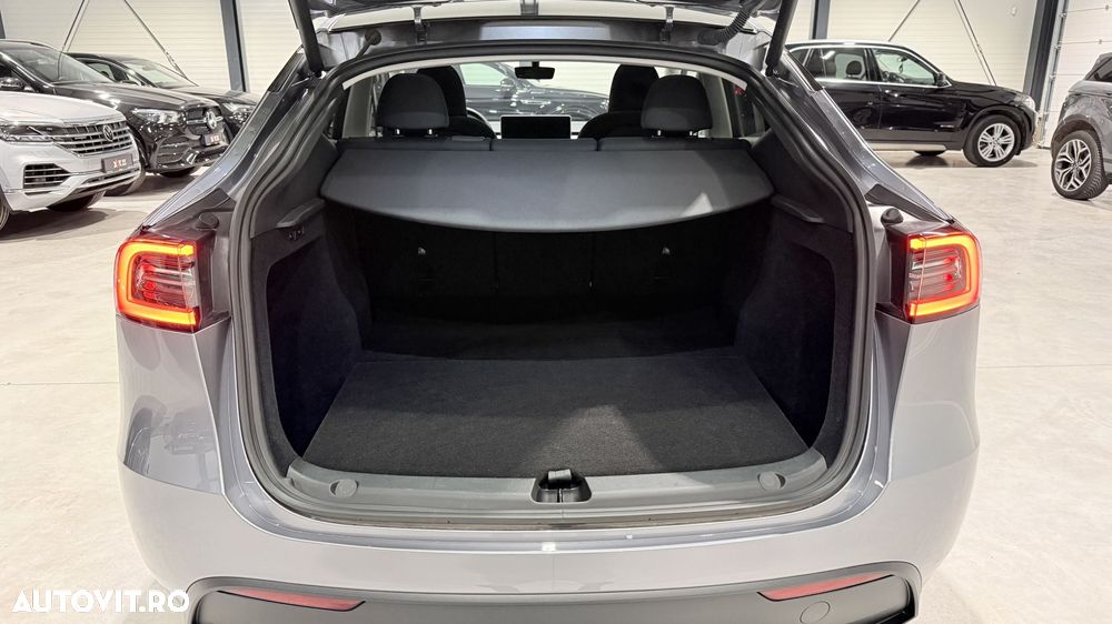 Tesla Model Y Performance Dual Motor AWD - 22