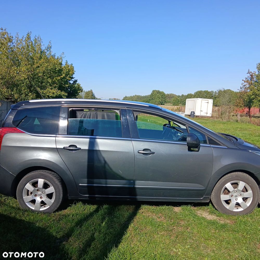 Peugeot 5008 2010 photo 3