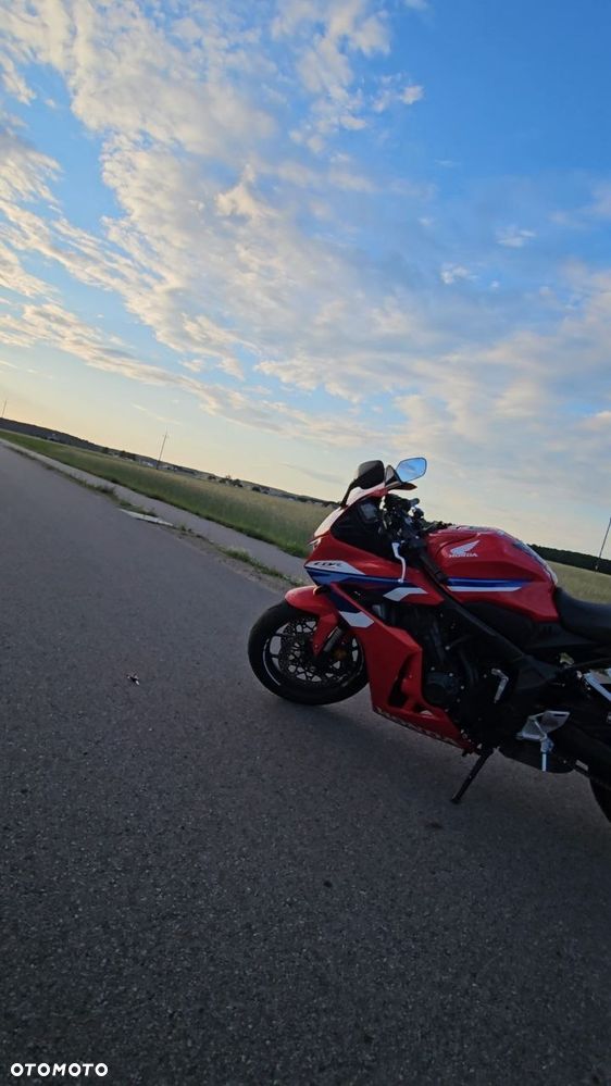 Honda CBR - 1