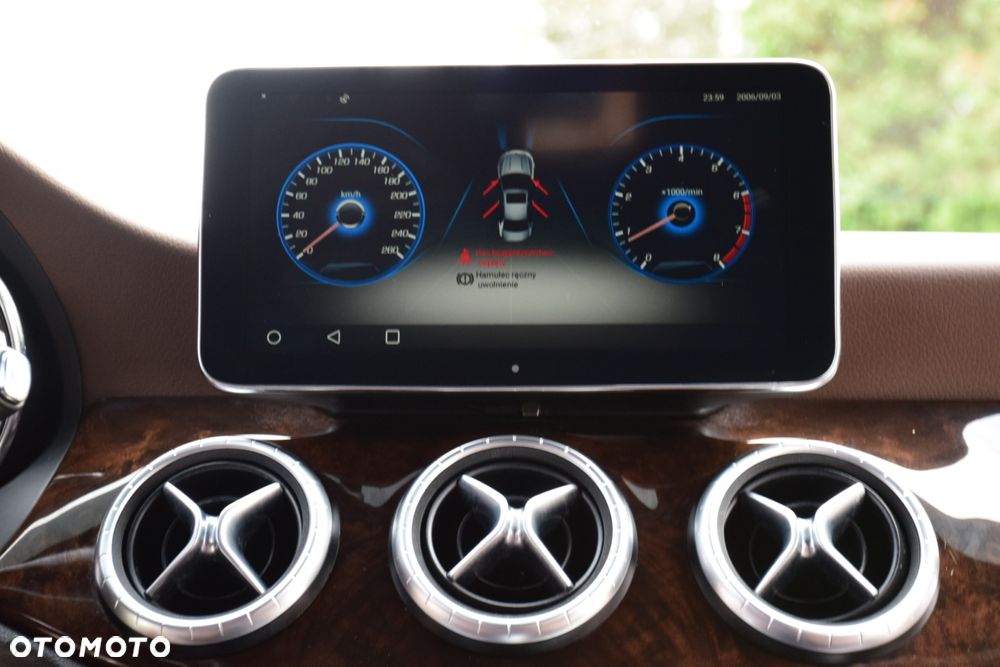 Mercedes-Benz CLA - 30