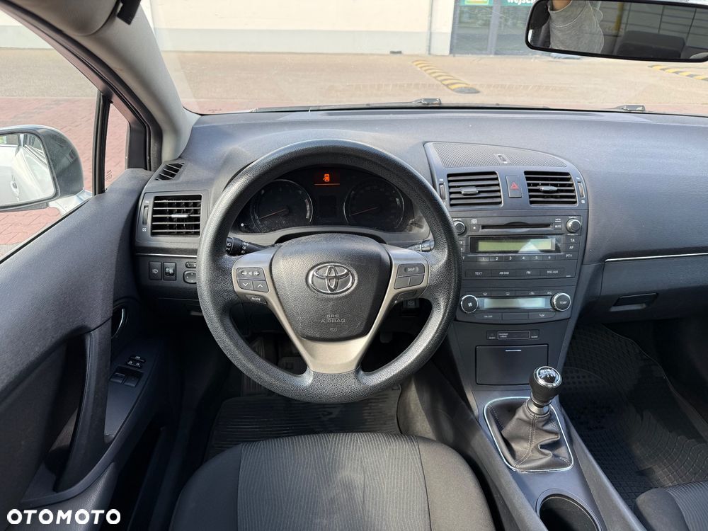 Toyota Avensis 1.6 Luna - 13
