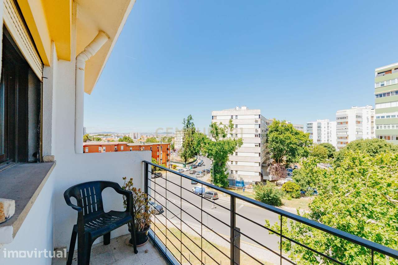 Apartamento T2 com Varanda e Arrecadação nos Olivais Sul - Grande imagem: 4/10