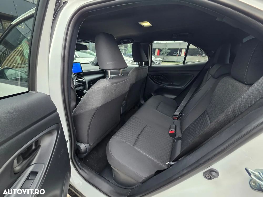 Toyota Yaris Cross 1.5 VVT-i HSD 4x2 Dynamic - 13