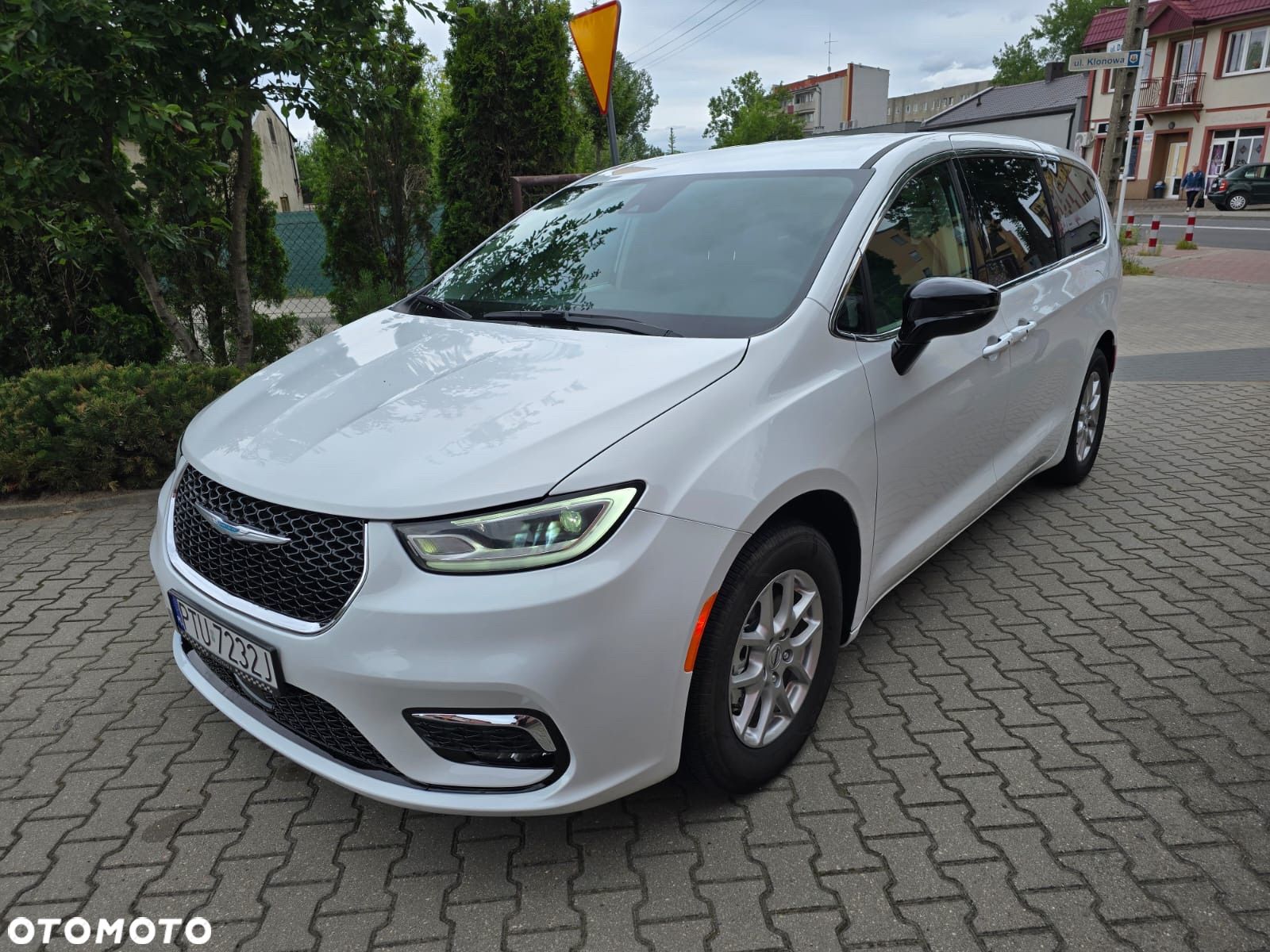 Chrysler Pacifica - 1