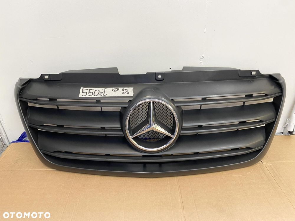 SPRINTER 907 910 17- ATRAPA GRILL MASKOWNICA CHŁODNICY ZNACZEK CHROM - 1