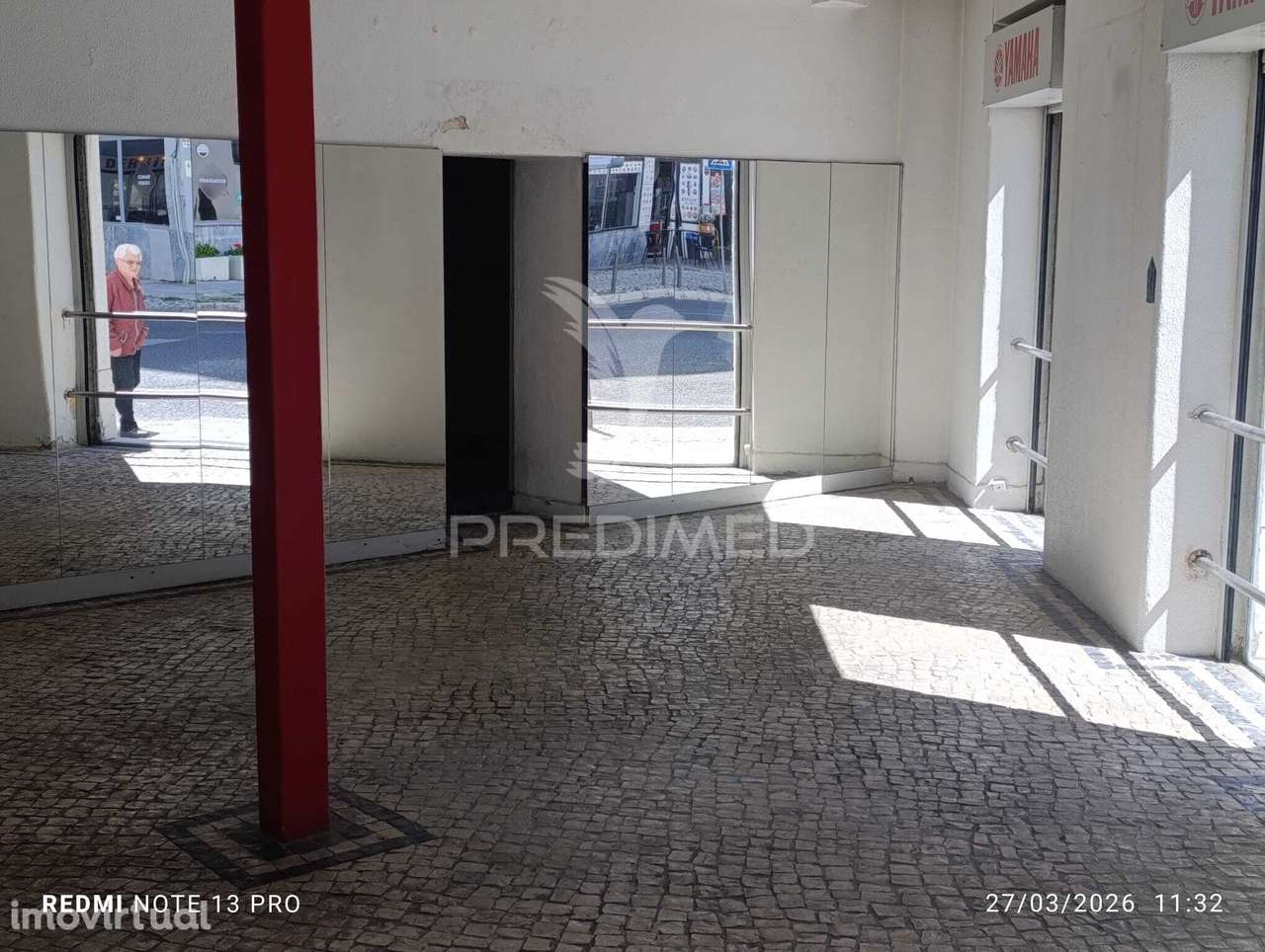 LOJA PARA ARRENDAMENTO de 144m2 ( Num cruzamento c./ 4 montras ) »... - Grande imagem: 2/5