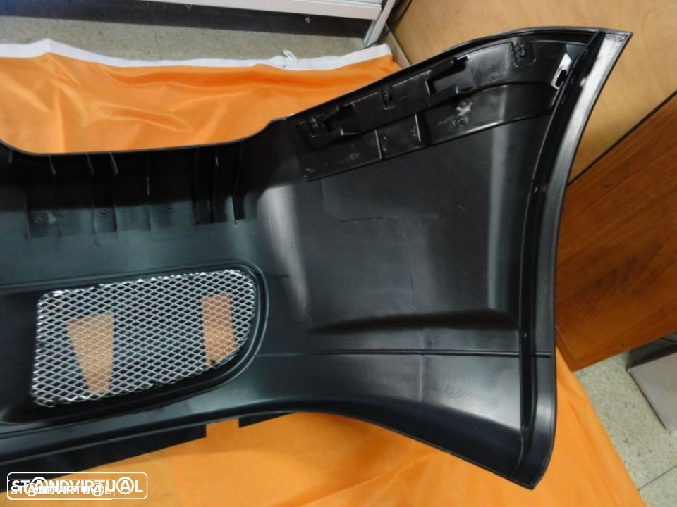 Para-choques Frontal VW Golf 4 / IV 98-03 R32 look em ABS(plástico) C/Espaço para grelha original - 10