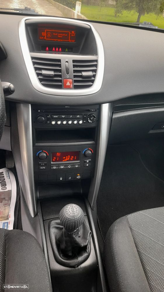 Peugeot 207 1.4 16V Trendy - 22