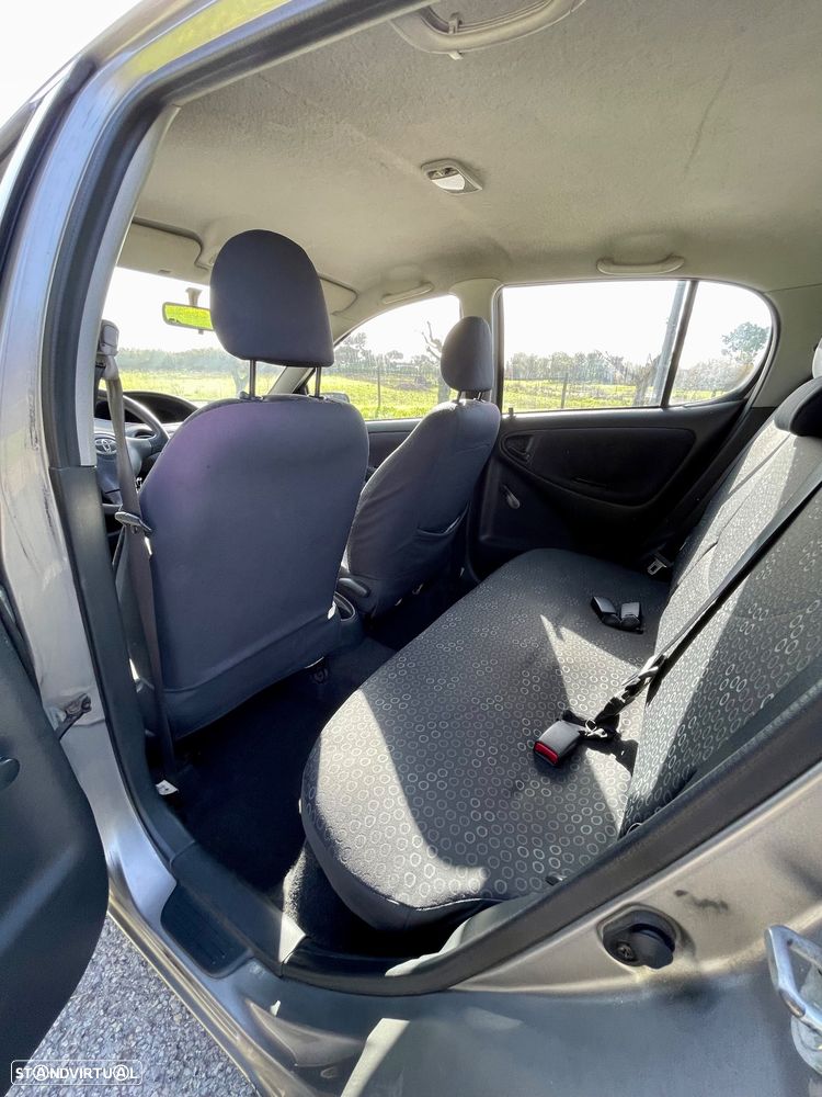 Toyota Yaris 1.0 Sol - 19