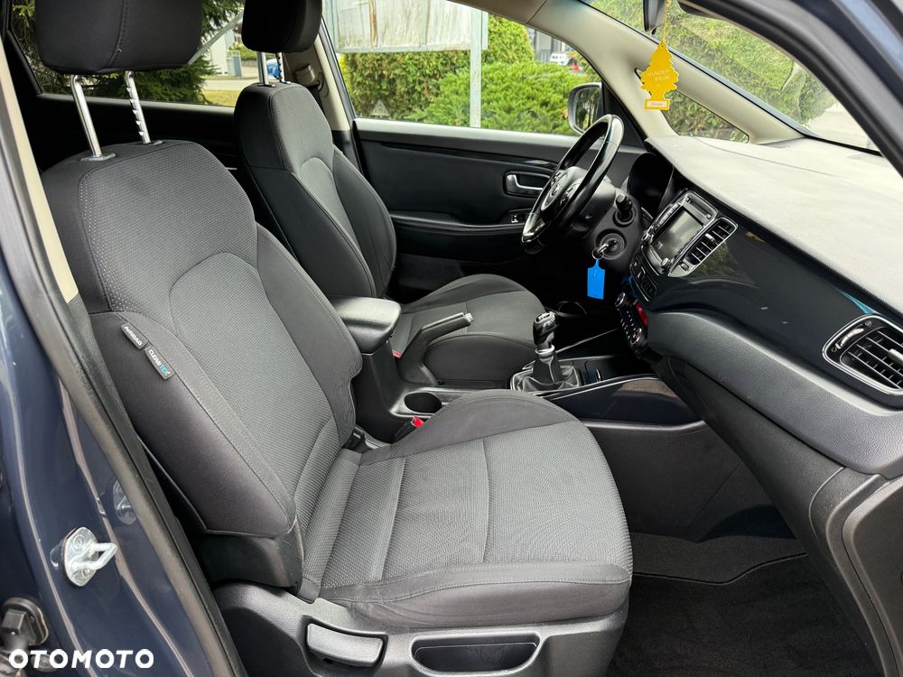 Kia Carens - 8