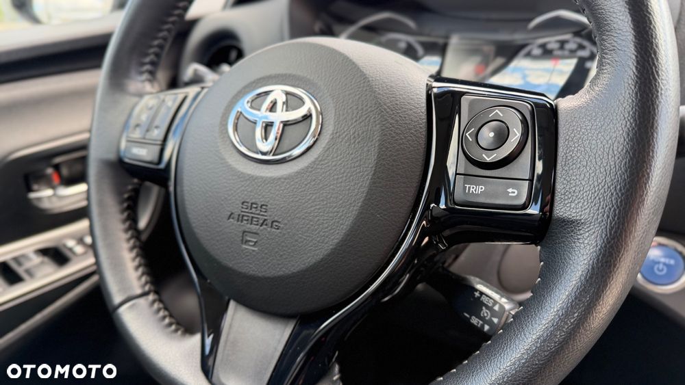 Toyota Yaris Hybrid 100 Premium - 17