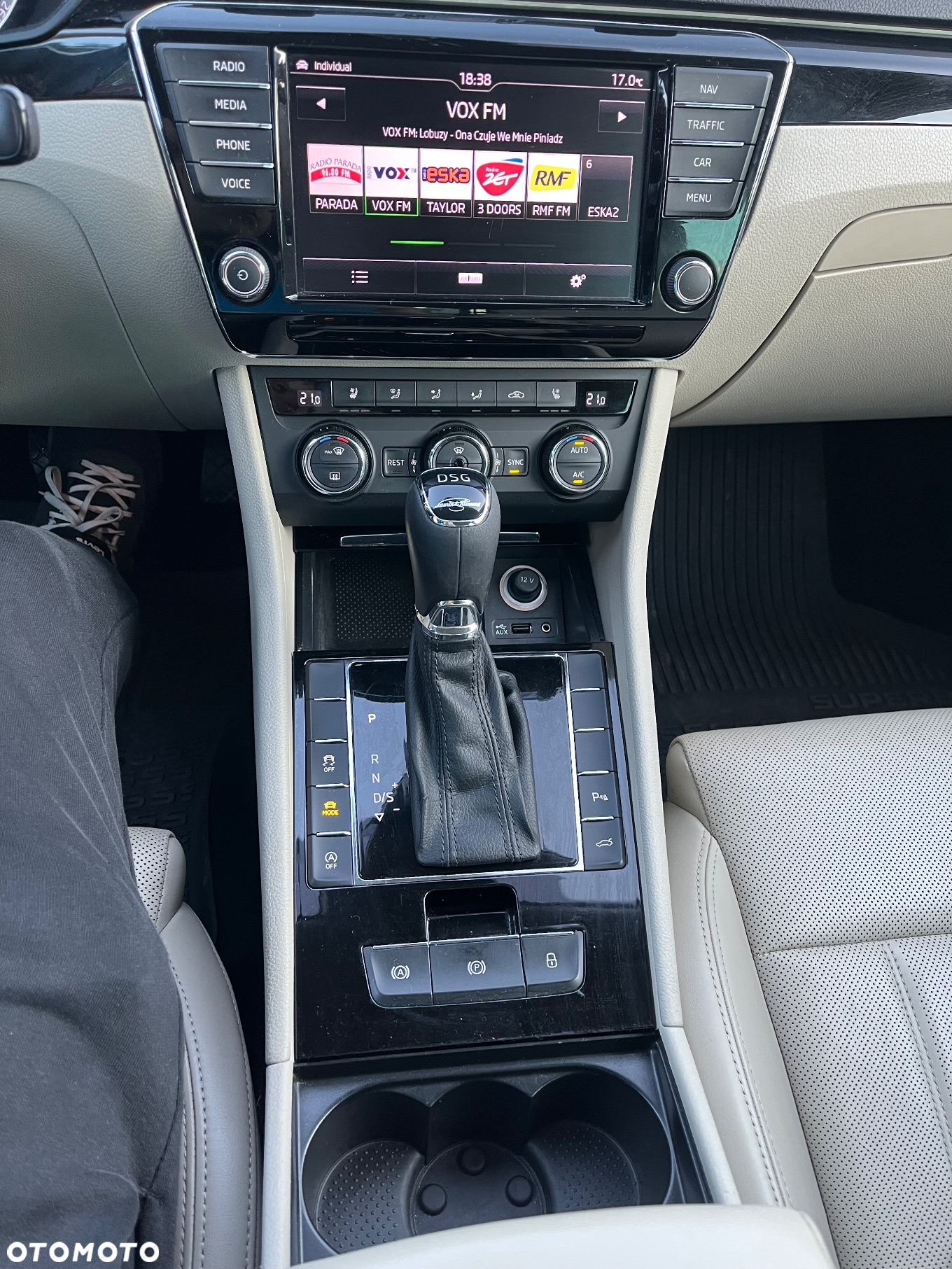 Skoda Superb 2.0 TDI 4x4 L&K DSG - 9