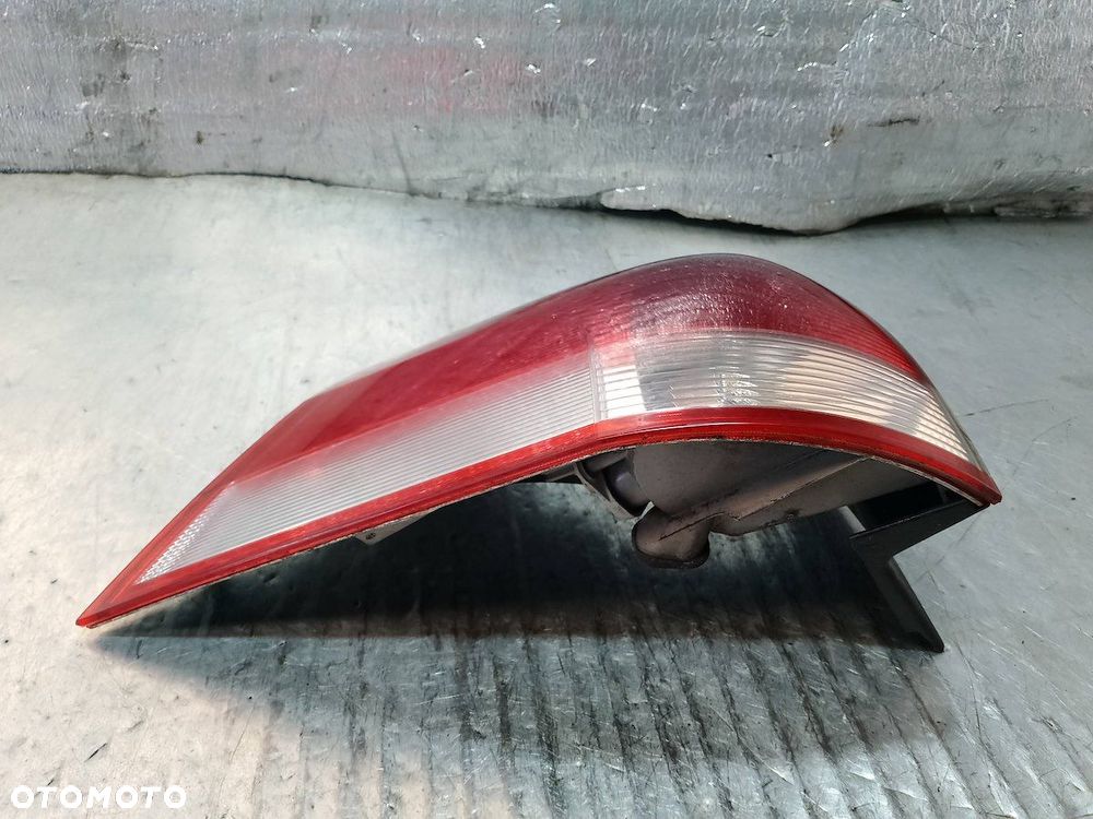 LAMPA TYLNA LEWA OPEL VECTRA C 24469461  24469461  13184022 KOMBI - 2