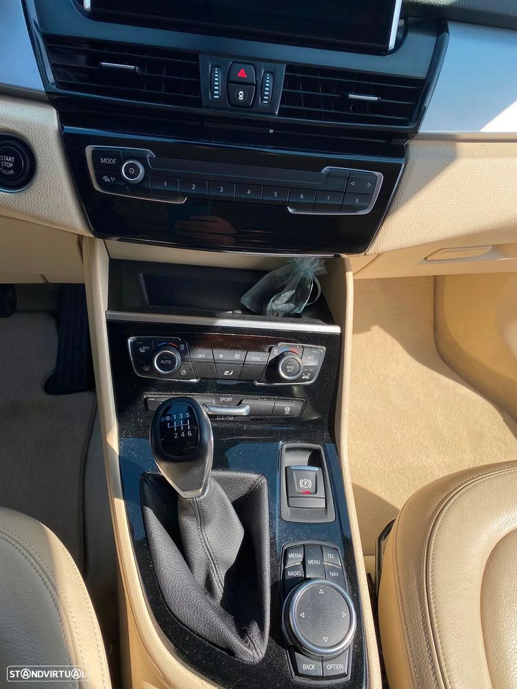 BMW 218 Active Tourer d Luxury Line - 10