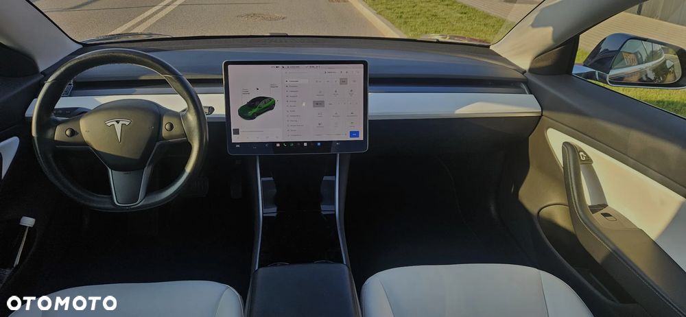 Tesla Model 3 - 3