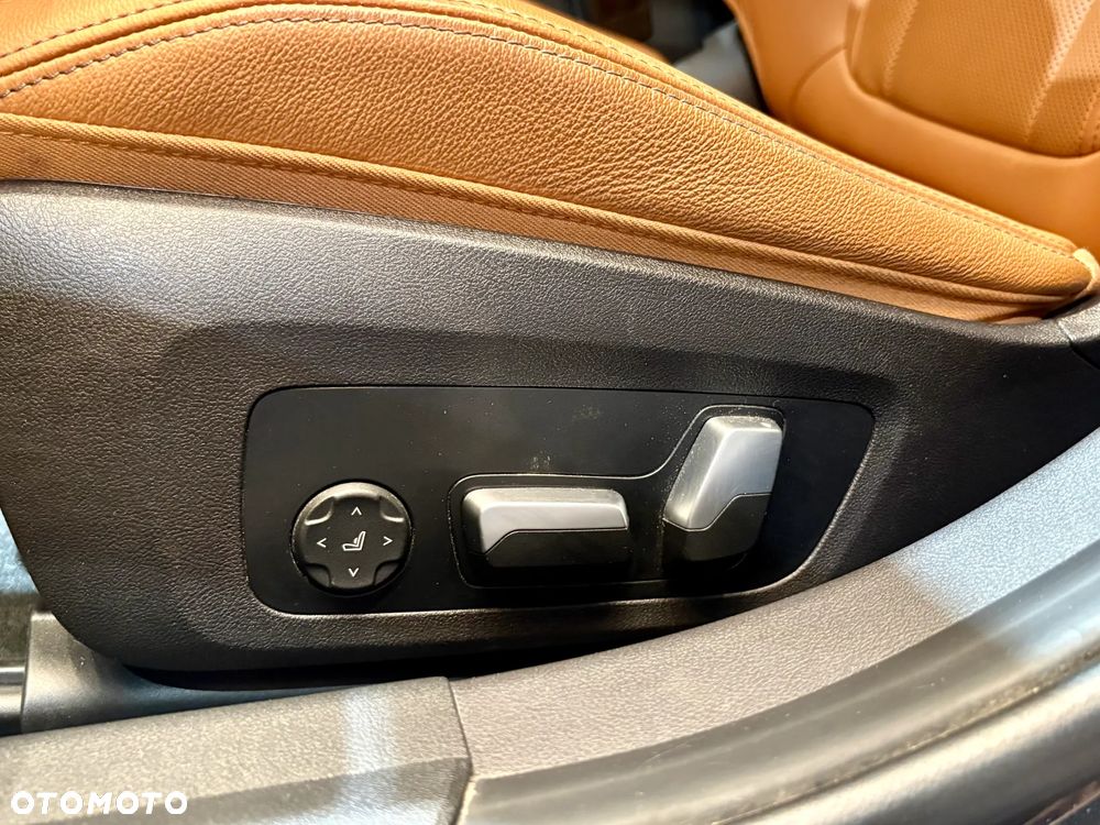 BMW Seria 3 318i M Sport - 11