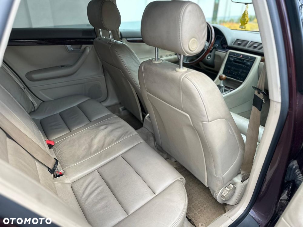 Audi A4 Avant 2.4 - 12