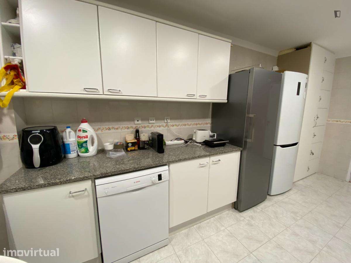 Quarto - localizado em Penha de França Lisbon - Grande imagem: 2/13