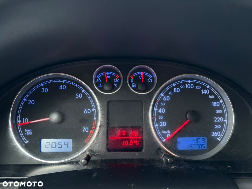 Volkswagen Passat 1.6 - 12